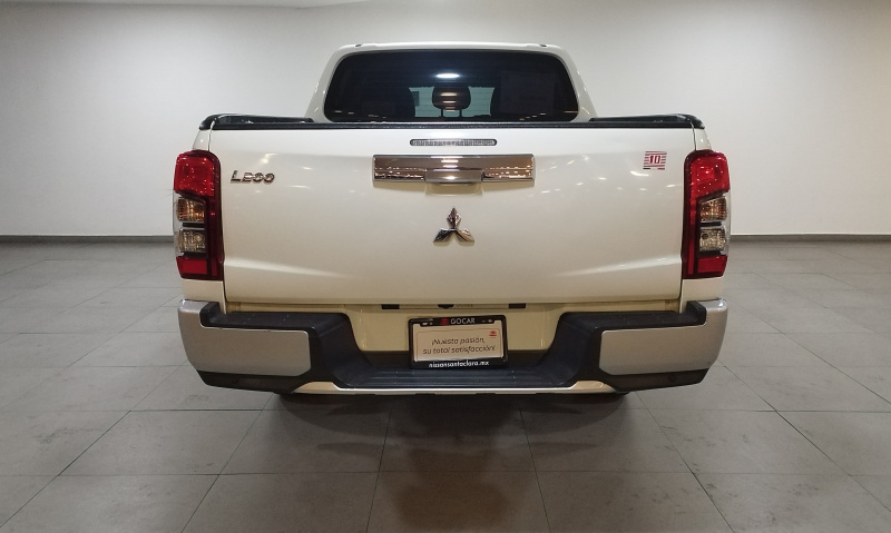 Mitsubishi Comerciales L200 Pick-Up 4 pts. GLX, Doble Cab., 2.4l, TM5 2023